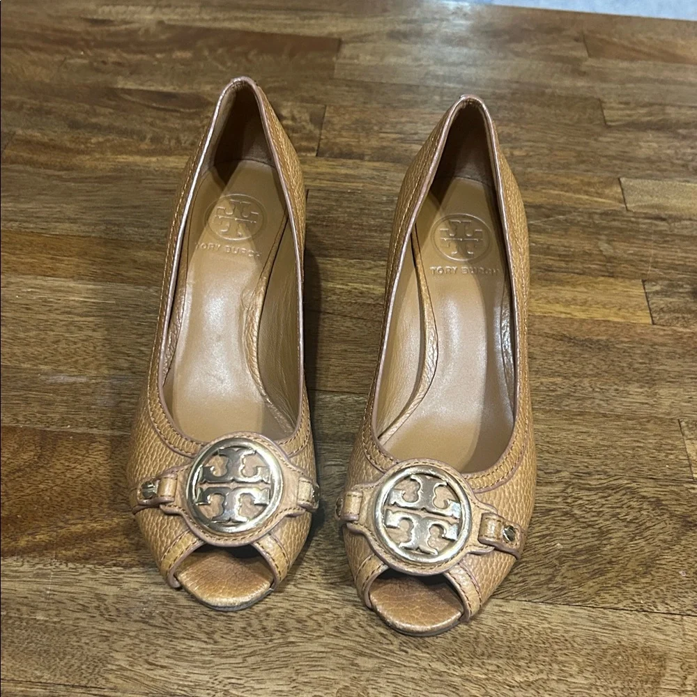 Tory Burch Leticia Peep Toe Leather Wedge Pumps Size 7